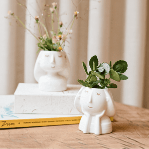 CACHEPOT MENINA BRANCO